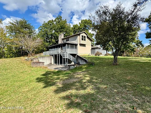 4th image of 1065 Poplar Ln