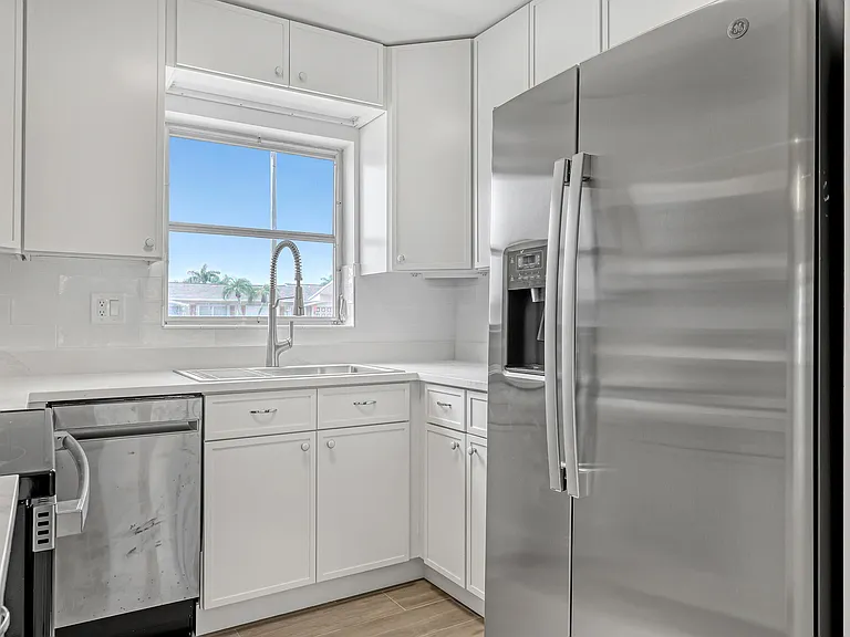 2747 Dudley Dr E #D — Photo 11