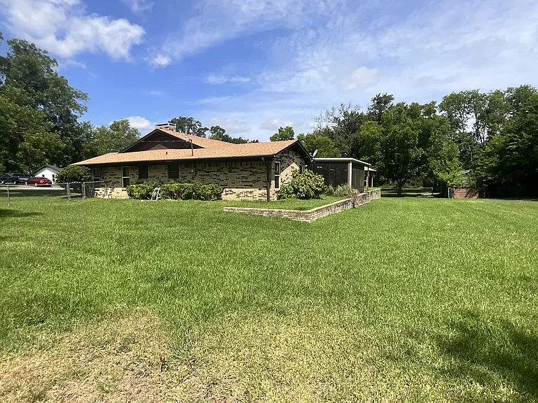 530 Hilliard Dr — Photo 5