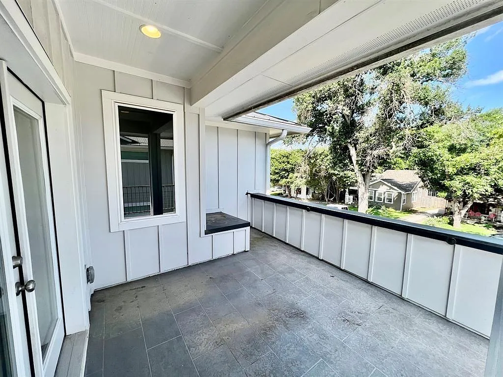 2 bed, 2.0 bath, 1330 sqft, $2,750 — Photo 3