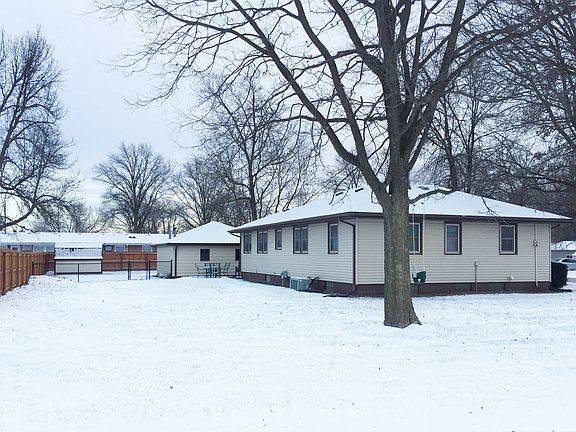 3rd image of 795 Burlington Ave