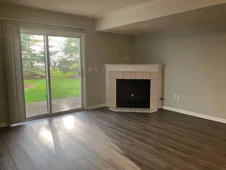 1789 Park Trl NE — Photo 3