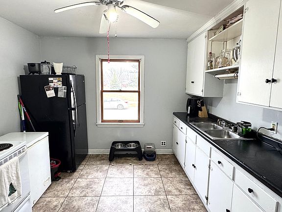 5th image of 513 Lake St NE