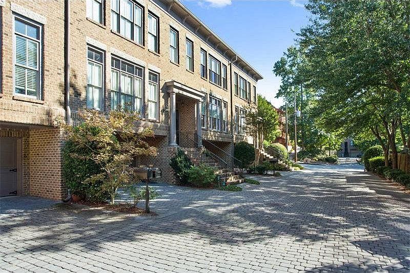 2nd image of 822 Highland Green Way NE