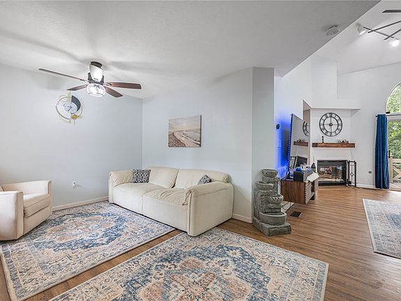 3rd image of 3975 Turnberry Way