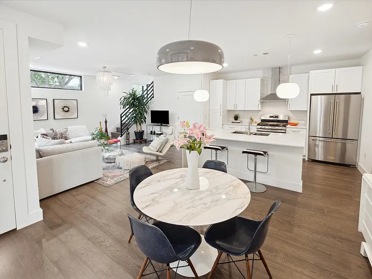909 W Annie St #2 — Photo 3