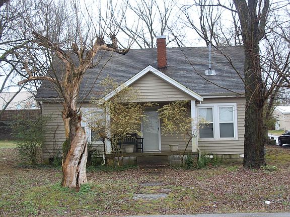 3rd image of 300 Hayes Ave