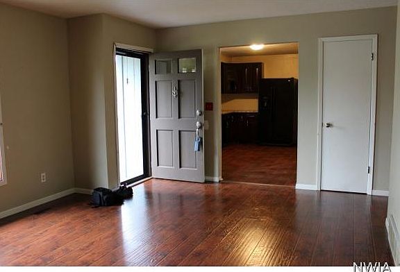 4th image of 520 W 5th St