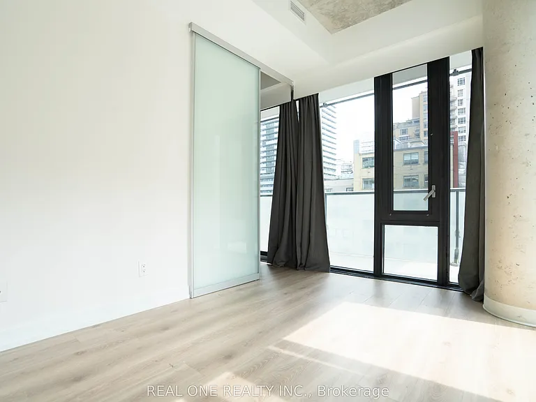 161 Roehampton Ave #318 — Photo 10
