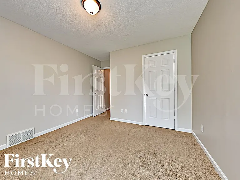 1116 Berkshire Cir — Photo 8
