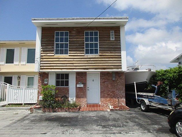 1st image of 2179 NE 123rd St
