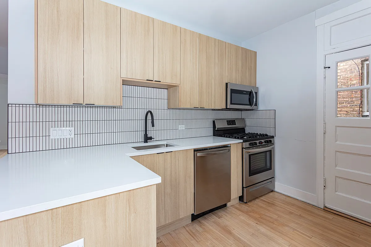 Building Photo - 4055 N Kedvale Ave #41