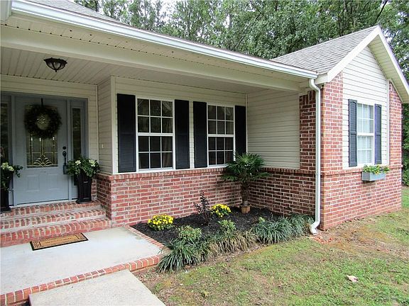 2nd image of 25 Dickenshire Dr