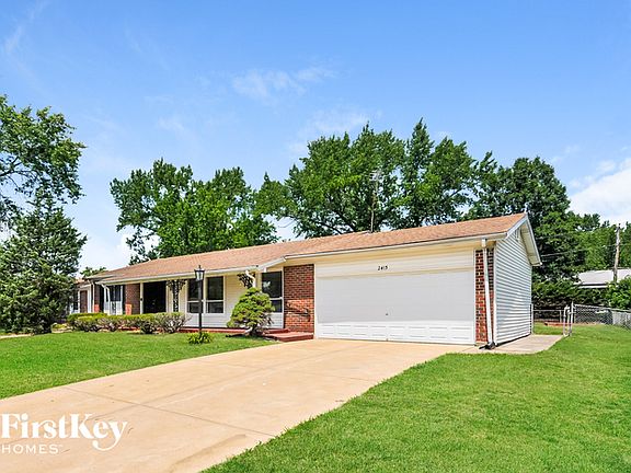 2nd image of 2415 Greenbriar Dr