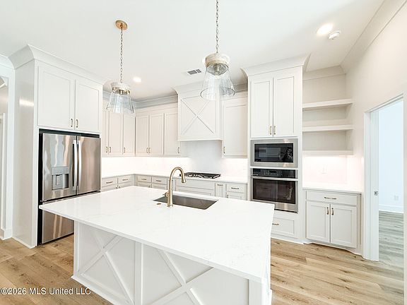 5th image of 340 Oakville Cir