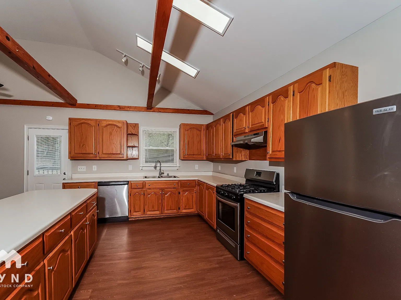4 bed, 2.0 bath, 1770 sqft, $1,920 — Photo 4