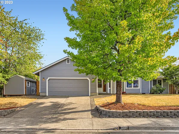 221 W McKinley St, Carlton, OR 97111