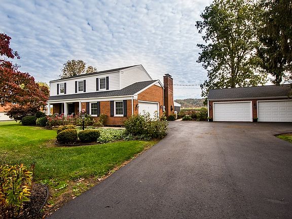 3rd image of 220 S Nile Ln