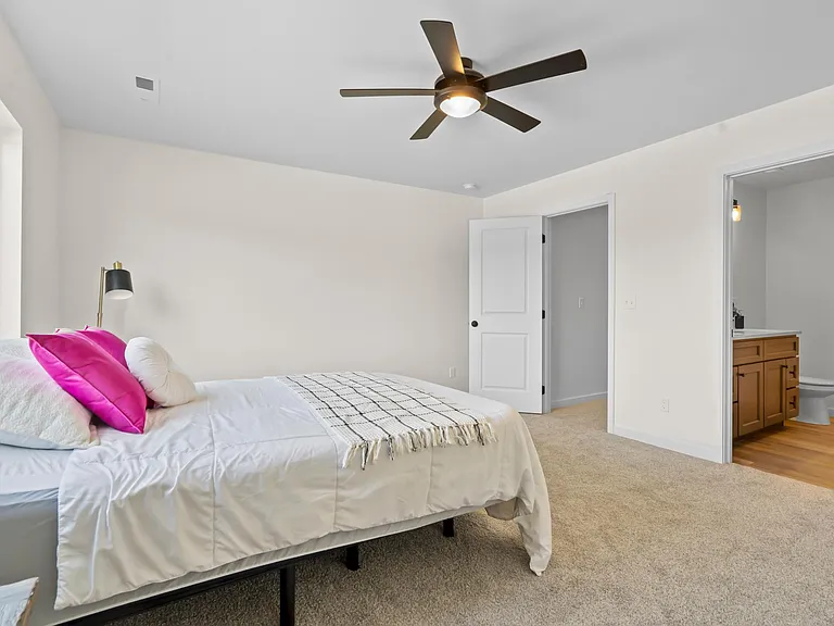 102 Sycamore Dr — Photo 17