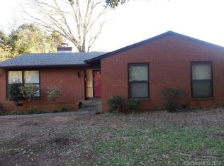 900 E Woodlawn Rd, Charlotte, NC 28209