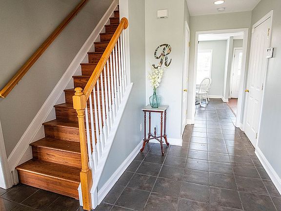 5th image of 345 Bowerwood Dr