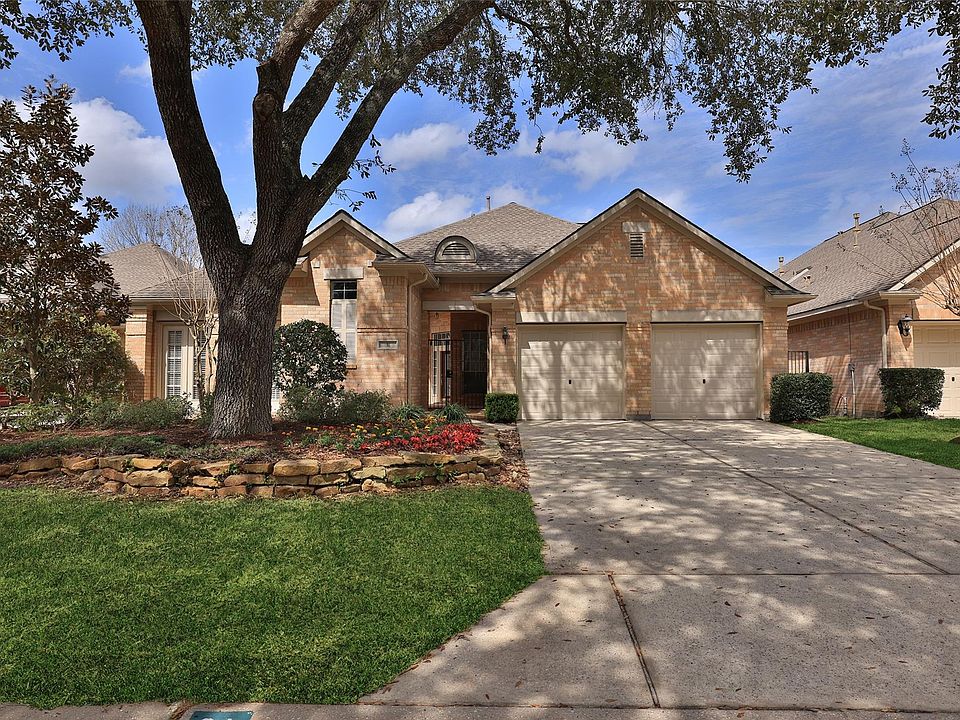 1st image of 31 Surrey Run Pl