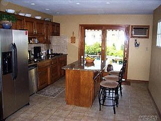 1st image of 22 Weston Ln