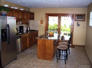 22 Weston Ln, Smithtown, NY 11787