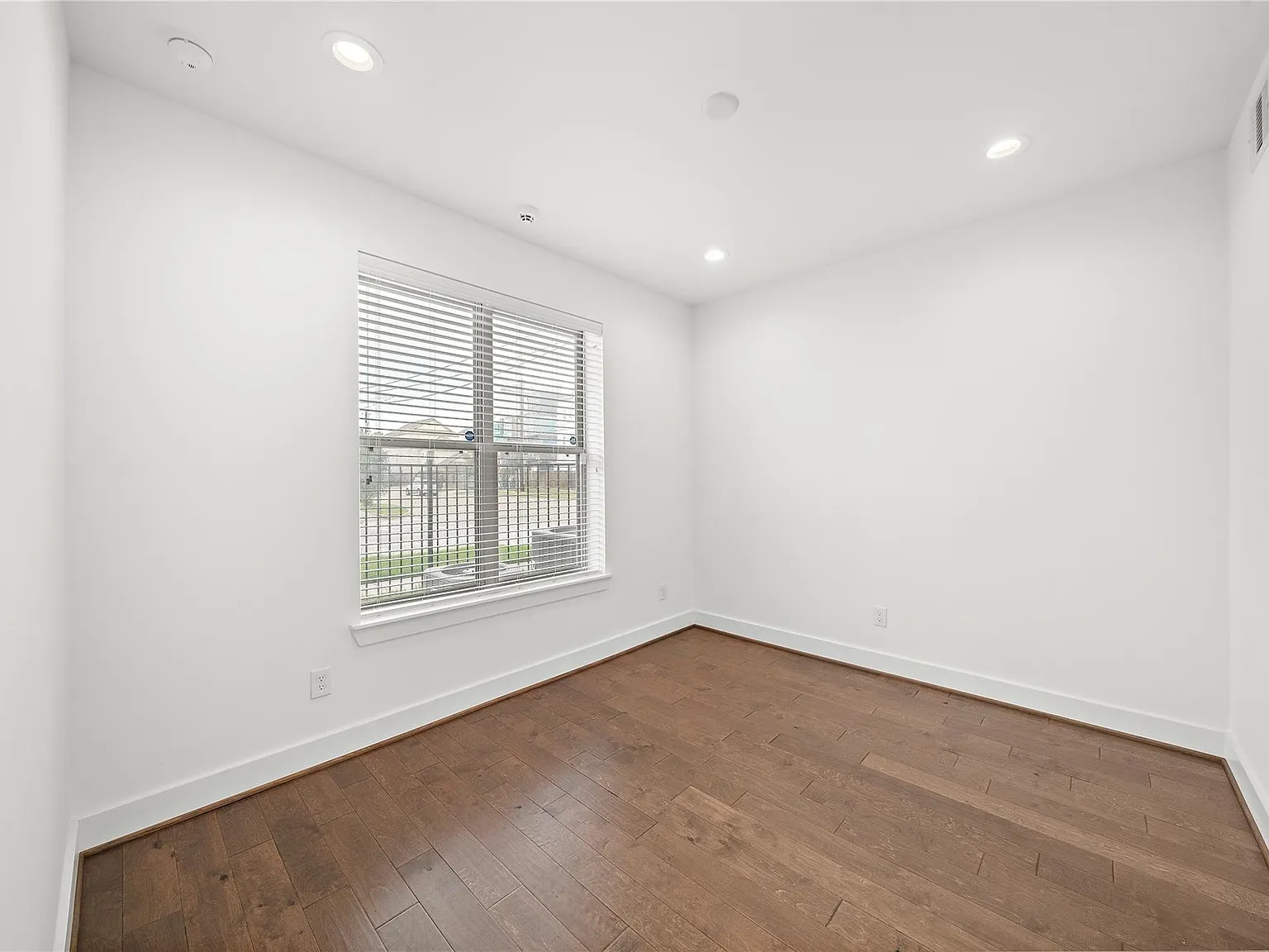 3 bed, 3.5 bath, 1901 sqft, $2,850 — Photo 4