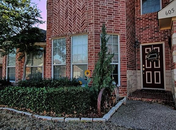 2nd image of 605 Everglade Dr
