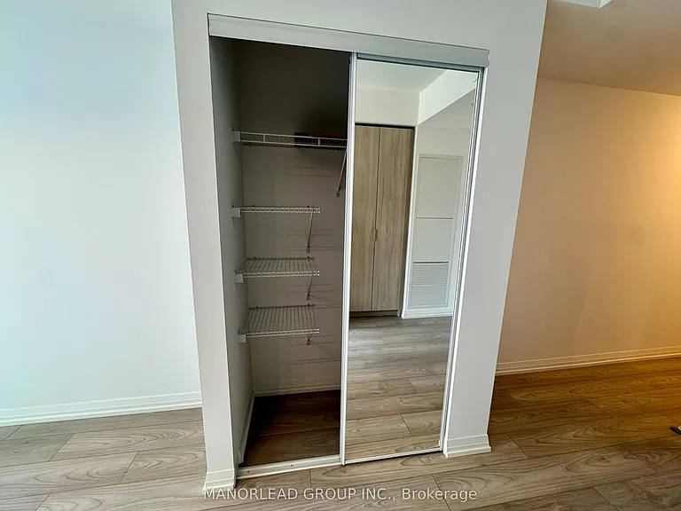400 King St W #1216 — Photo 7