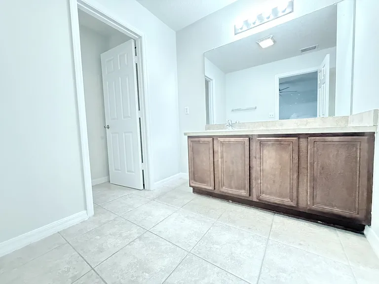 2525 Oleander Lakes Dr — Photo 2