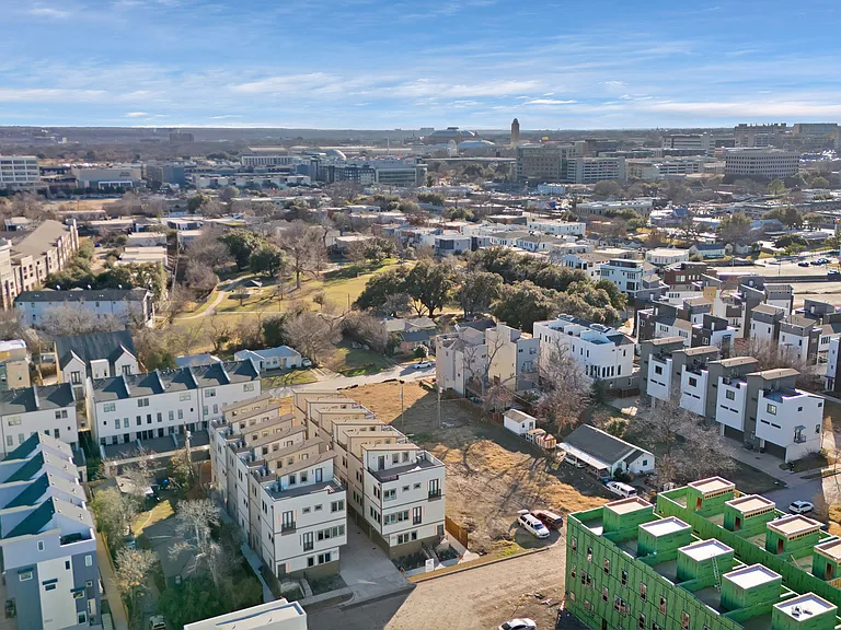 2815 Weisenberger St #201 — Photo 37