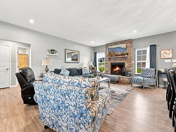 5th image of 1006 Black Sands Dr