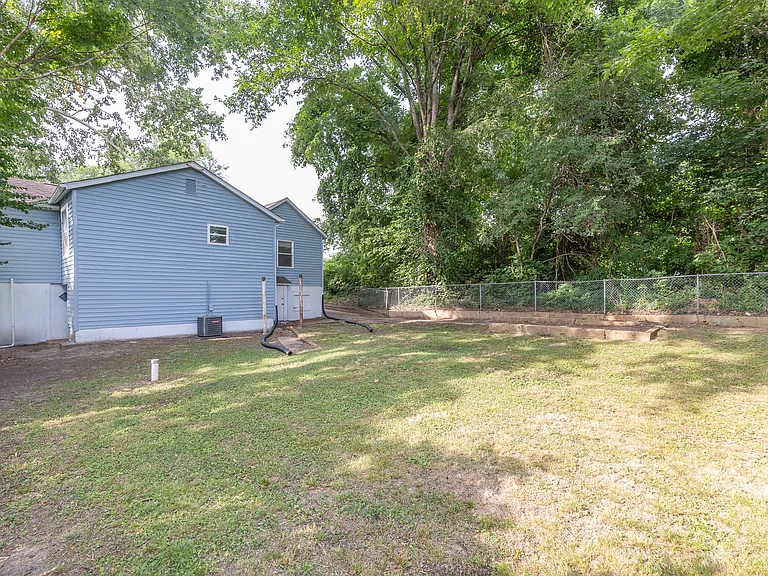 204 Walnut St — Photo 11