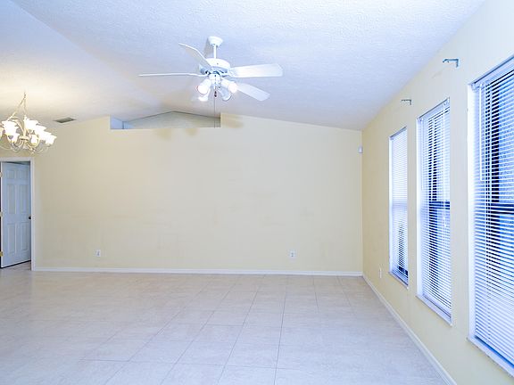 5th image of 622 SW Hogan Street