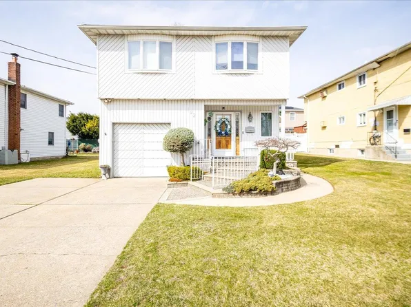 192 Doris Avenue, Franklin Square, NY 11010