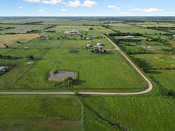 3rd image of Sky View Ln