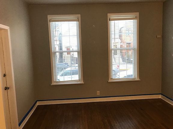 5th image of 1831 W Melrose St #1