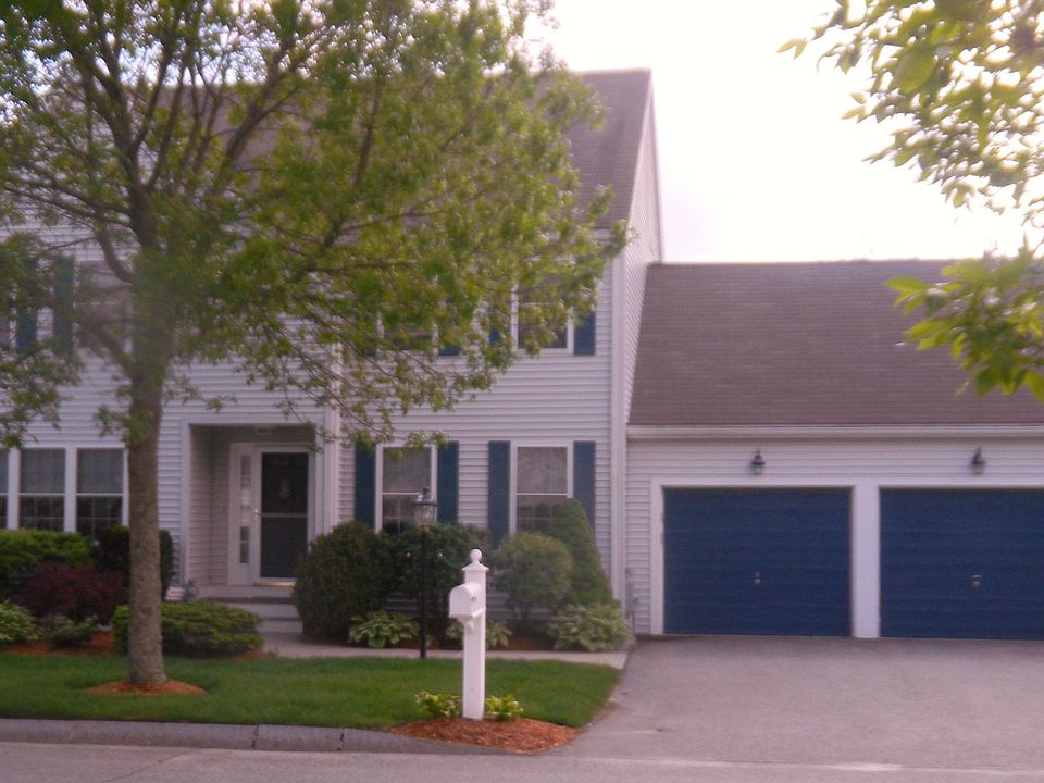 Spacious Detached Townhome