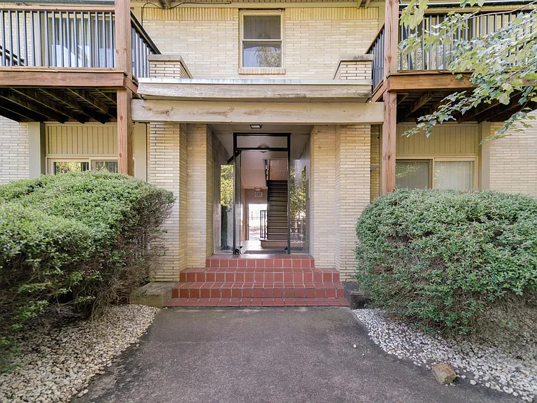 1 Coolwood Dr #1 — Photo 16