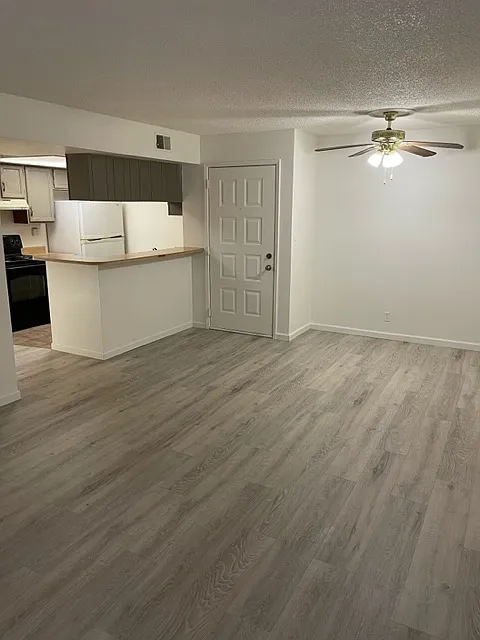 2 bed, 855 sqft, $1,350 — Photo 3