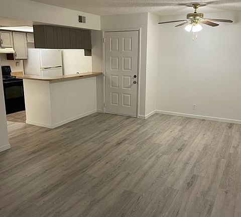 3rd image of 540 N May St #3076