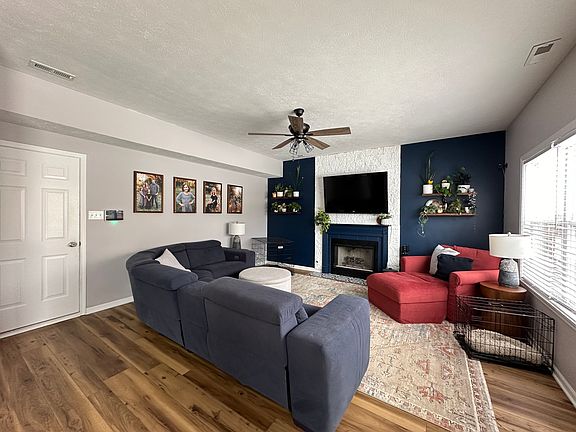 4th image of 413 Autumn Springs Dr