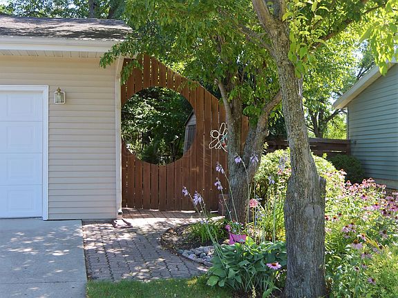 3rd image of 904 2nd St S