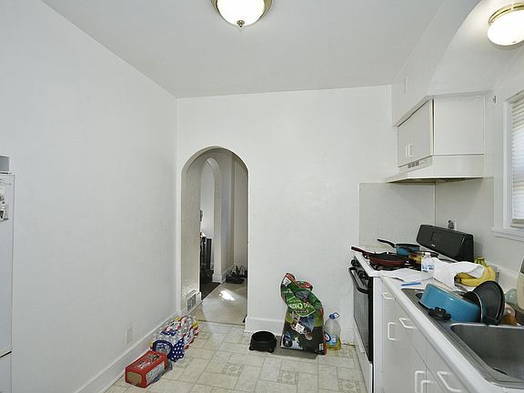 4th image of 300 Sherman Ave #3