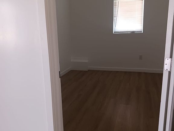 4th image of 1518 W Florence Ave