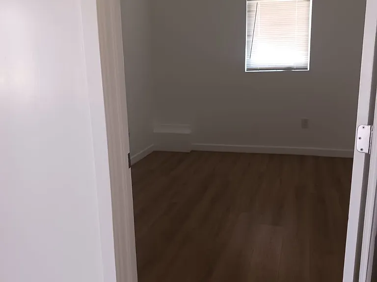 1518 W Florence Ave — Photo 4