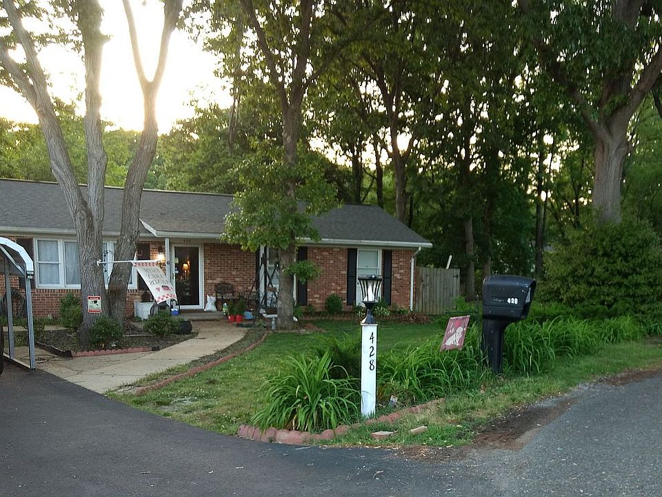 1st image of 428 Lexington Ct
