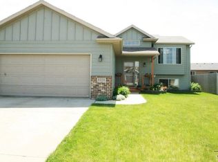 5725 W Bream Dr, Sioux Falls, SD 57107